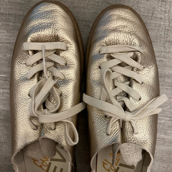 Sam Edelman gold soft leather sneakers size 7 - Picture 2 of 6